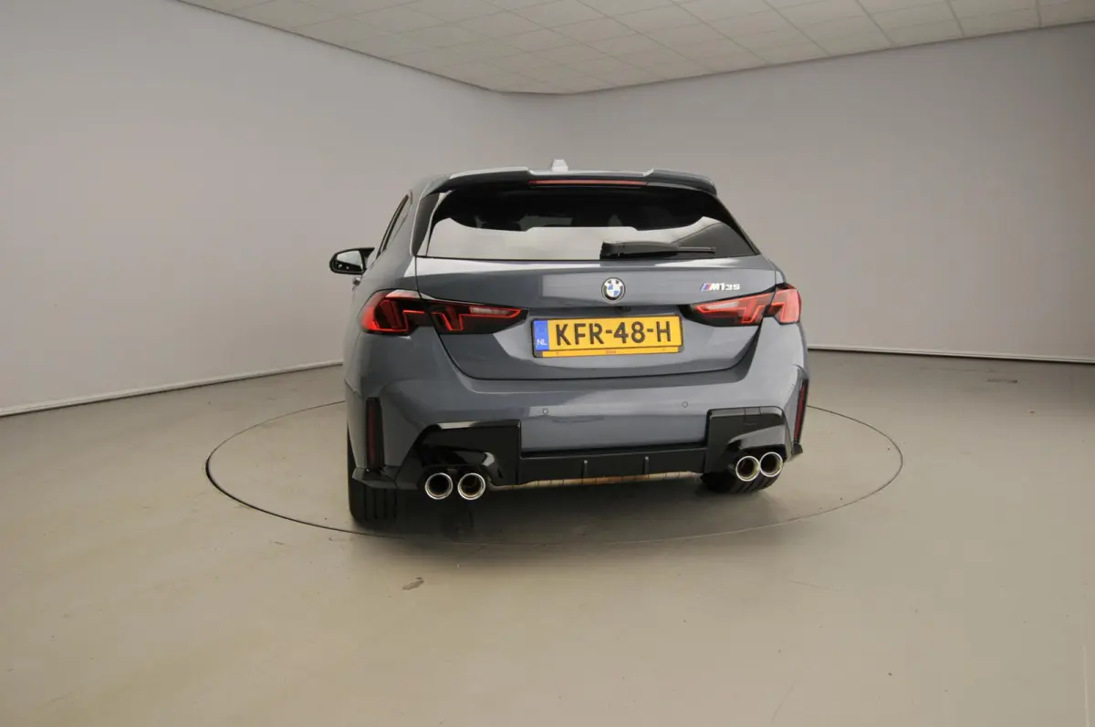 5-deurs M135 xDrive | M-Sportpakket | LED | Navigatie | Panoramadak | Elektr. zetels | DAB | Harman-kardon sound | Alu 19 inch