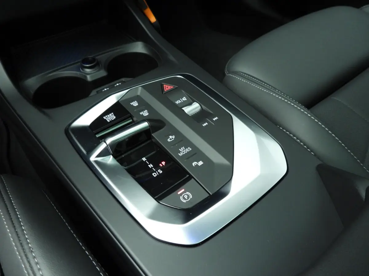 5-deurs M135 xDrive | M-Sportpakket | LED | Navigatie | Panoramadak | Elektr. zetels | DAB | Harman-kardon sound | Alu 19 inch