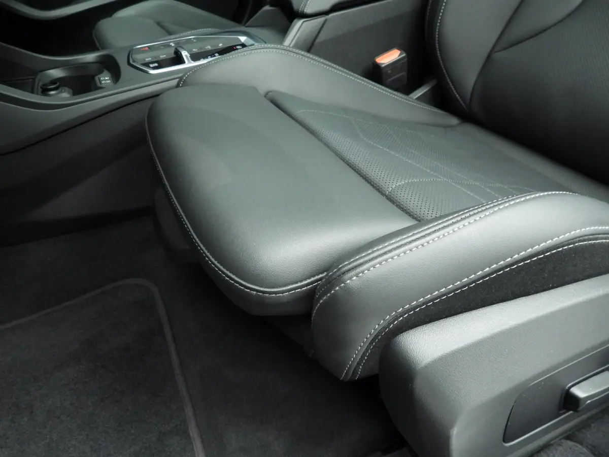 5-deurs M135 xDrive | M-Sportpakket | LED | Navigatie | Panoramadak | Elektr. zetels | DAB | Harman-kardon sound | Alu 19 inch