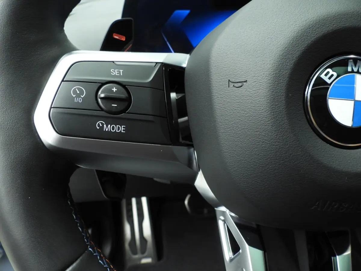 5-deurs M135 xDrive | M-Sportpakket | LED | Navigatie | Panoramadak | Elektr. zetels | DAB | Harman-kardon sound | Alu 19 inch