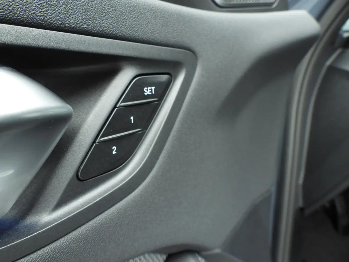5-deurs M135 xDrive | M-Sportpakket | LED | Navigatie | Panoramadak | Elektr. zetels | DAB | Harman-kardon sound | Alu 19 inch