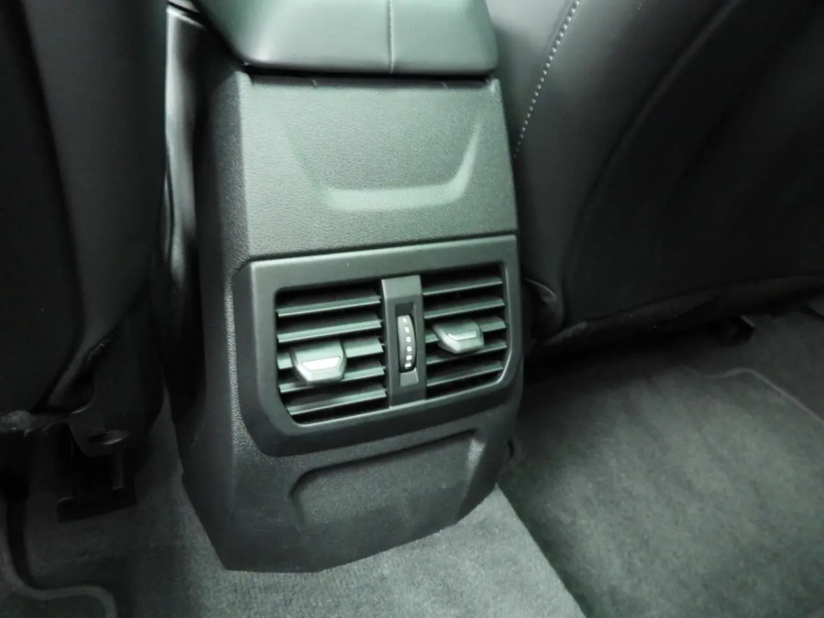 5-deurs M135 xDrive | M-Sportpakket | LED | Navigatie | Panoramadak | Elektr. zetels | DAB | Harman-kardon sound | Alu 19 inch