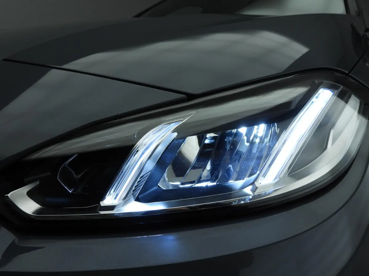 5-deurs M135 xDrive | M-Sportpakket | LED | Navigatie | Panoramadak | Elektr. zetels | DAB | Harman-kardon sound | Alu 19 inch