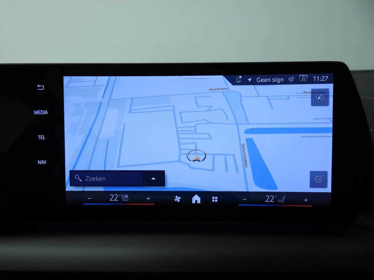 5-deurs M135 xDrive | M-Sportpakket | LED | Navigatie | Panoramadak | Elektr. zetels | DAB | Harman-kardon sound | Alu 19 inch
