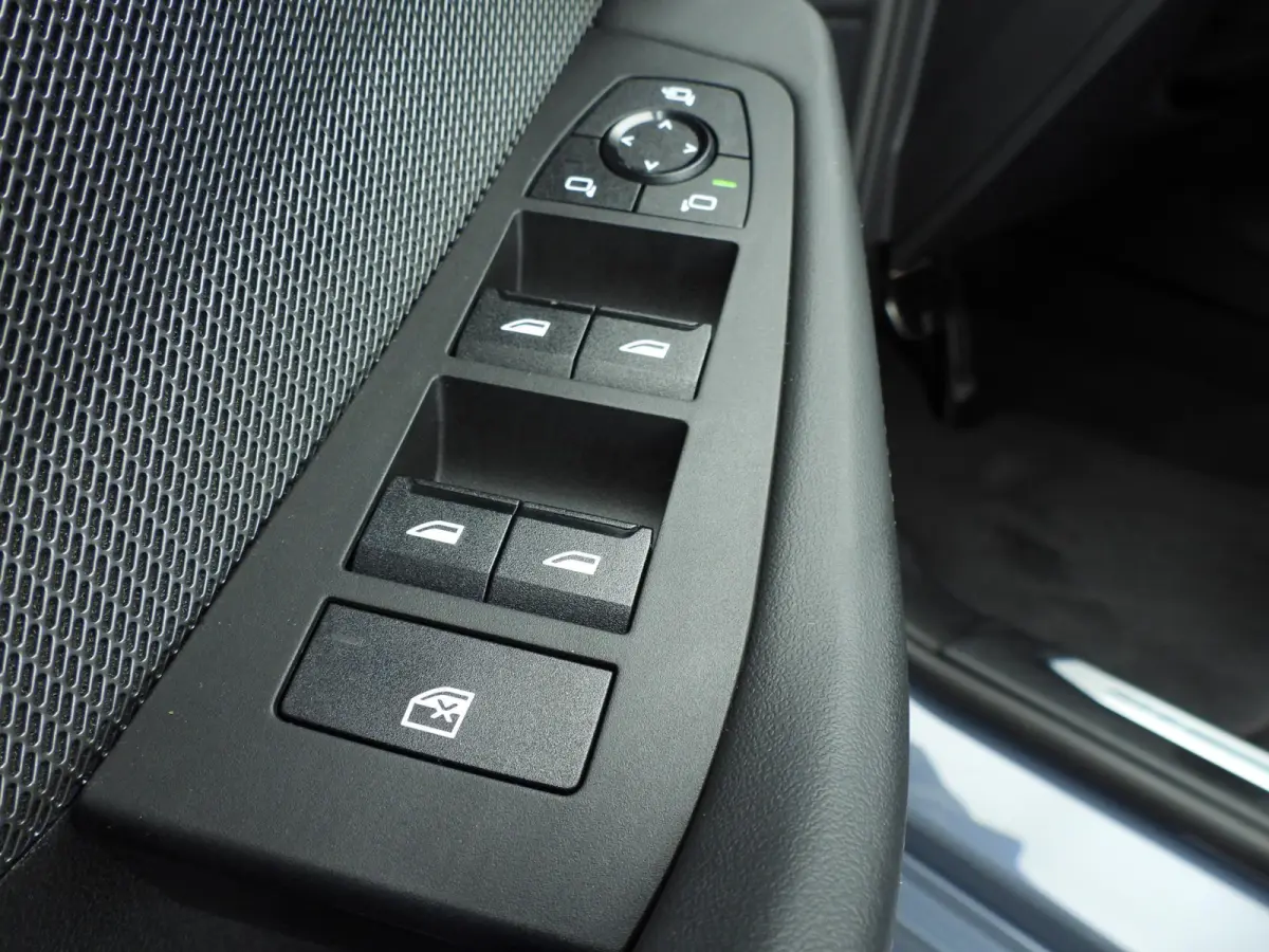 5-deurs M135 xDrive | M-Sportpakket | LED | Navigatie | Panoramadak | Elektr. zetels | DAB | Harman-kardon sound | Alu 19 inch