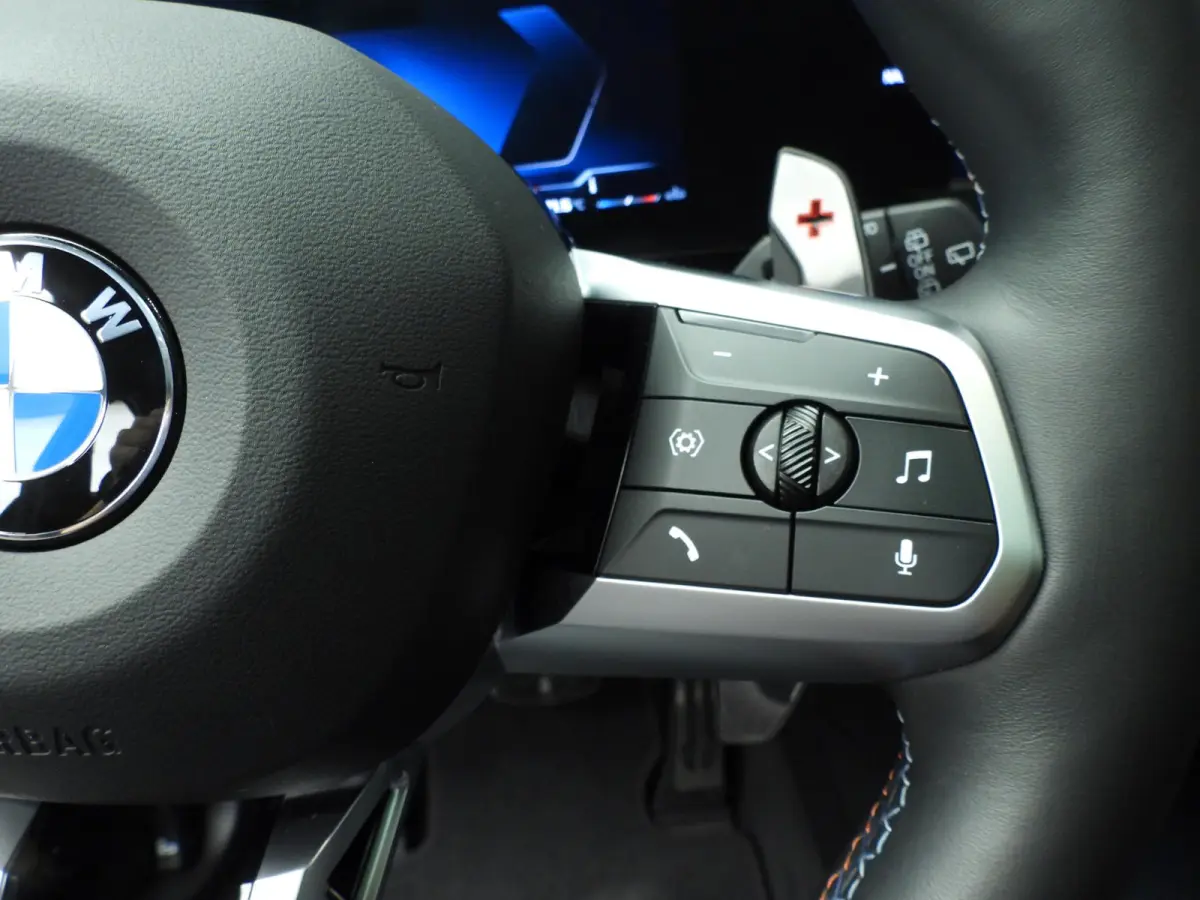 5-deurs M135 xDrive | M-Sportpakket | LED | Navigatie | Panoramadak | Elektr. zetels | DAB | Harman-kardon sound | Alu 19 inch