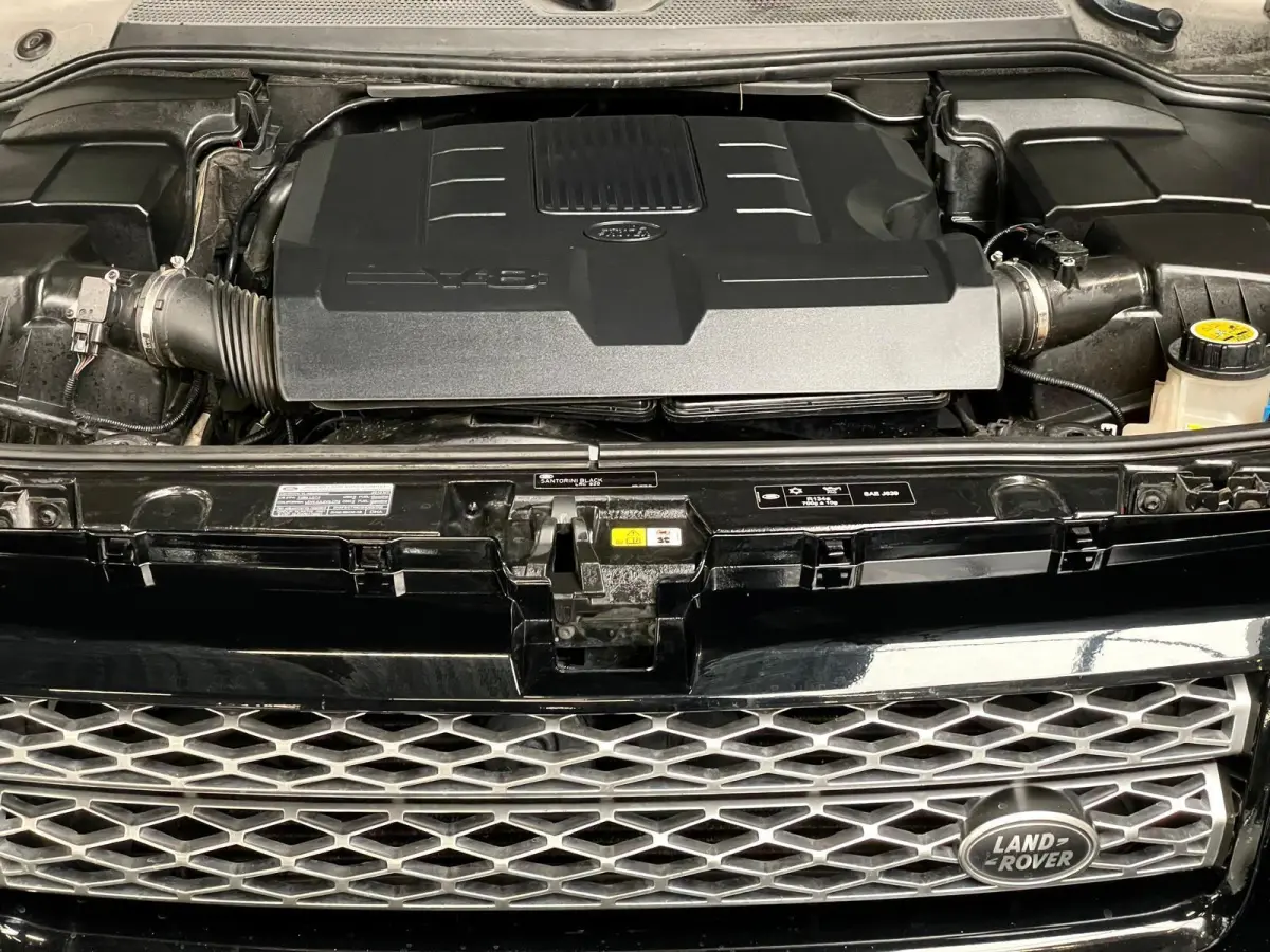 5.0 V8 Supercharged HSE Lux Black GLASDAK