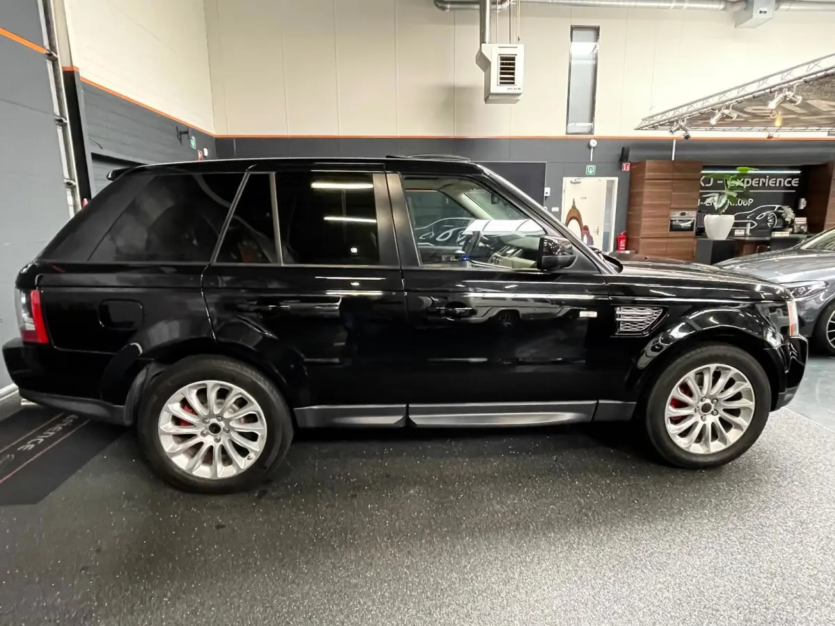 5.0 V8 Supercharged HSE Lux Black GLASDAK