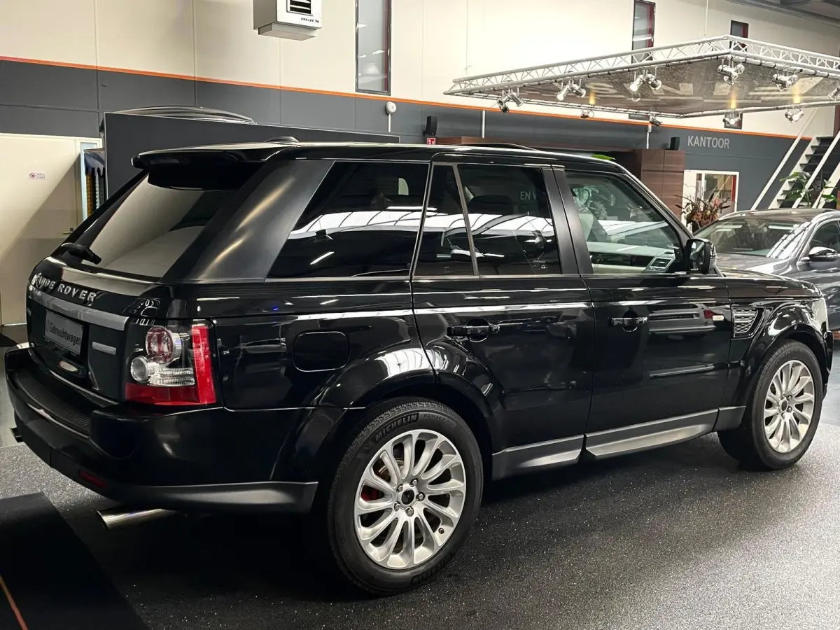 5.0 V8 Supercharged HSE Lux Black GLASDAK