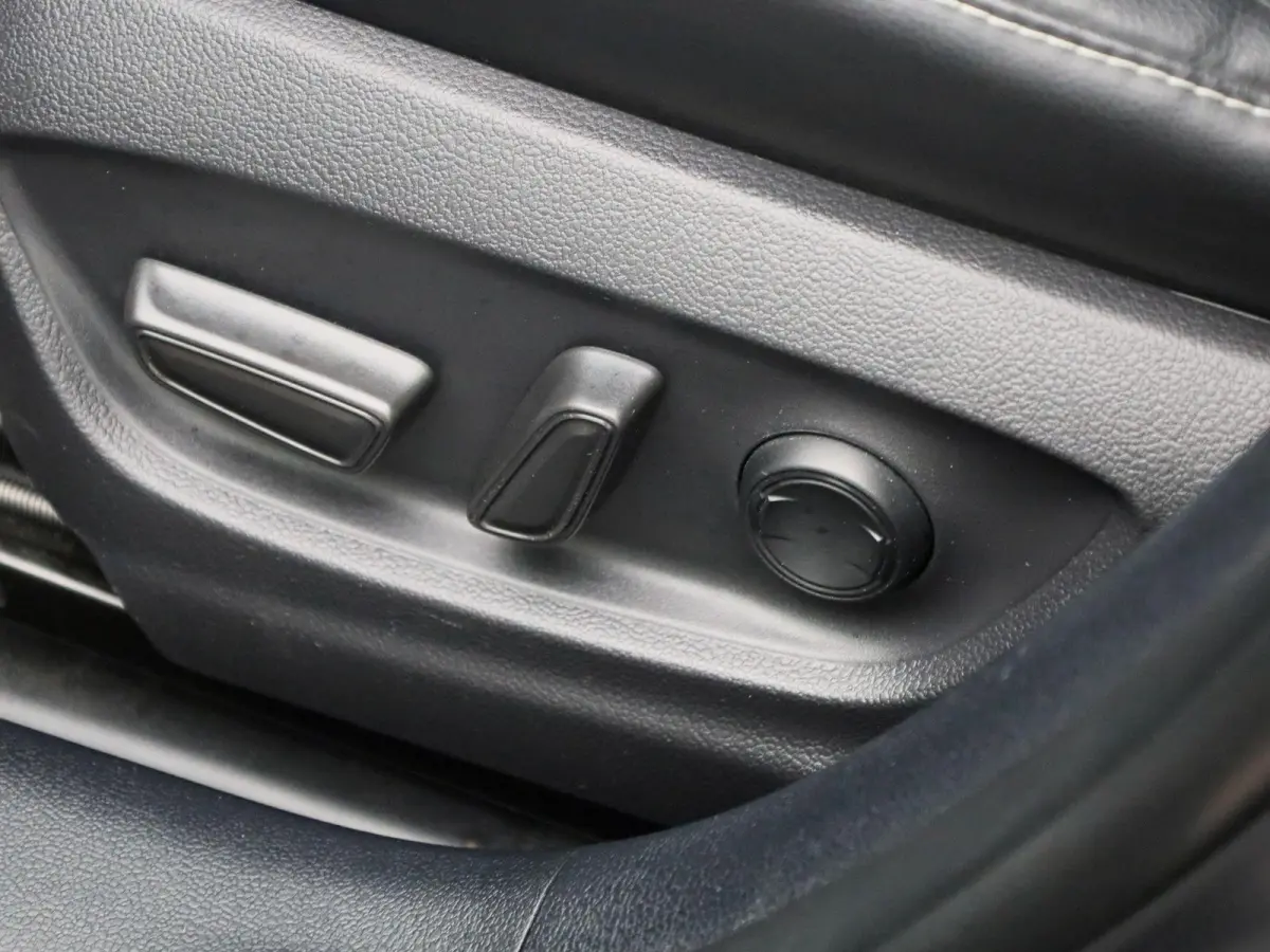 1.8 Executive | HEADUP DISPLAY | STOELVERWARMING | NAVIGATIE | KEYLESS | ELEK.STOEL | CAMERA | JBL GELUIDSSYSTEEM |