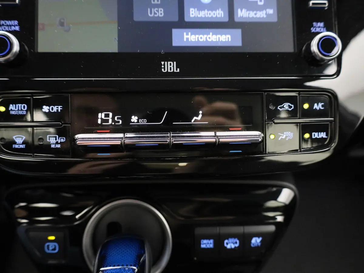 1.8 Executive | HEADUP DISPLAY | STOELVERWARMING | NAVIGATIE | KEYLESS | ELEK.STOEL | CAMERA | JBL GELUIDSSYSTEEM |