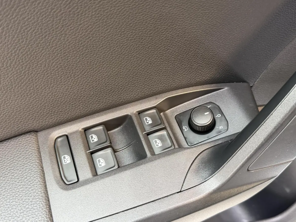 1.0 TSI FR Business Intense Automaat | Alcantara bekleding | Achteruitrijcamera | Adaptieve cruise control | Apple CarPlay/Android Auto | Climate control | Navigatiesysteem | LED koplampen |