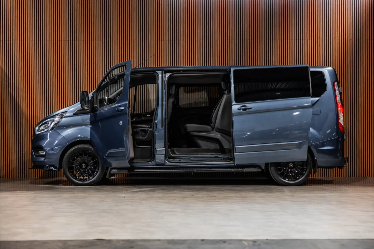 320 2.0 TDCI 170 PK L2H1 Limited DC | ACC | Navigatie | CarPlay | Camera | Trekhaak | Stoelverwarming | L+R Schuifdeur | Dodehoek | DAB | Dubbel cabine | Nieuwe APK | Euro 6