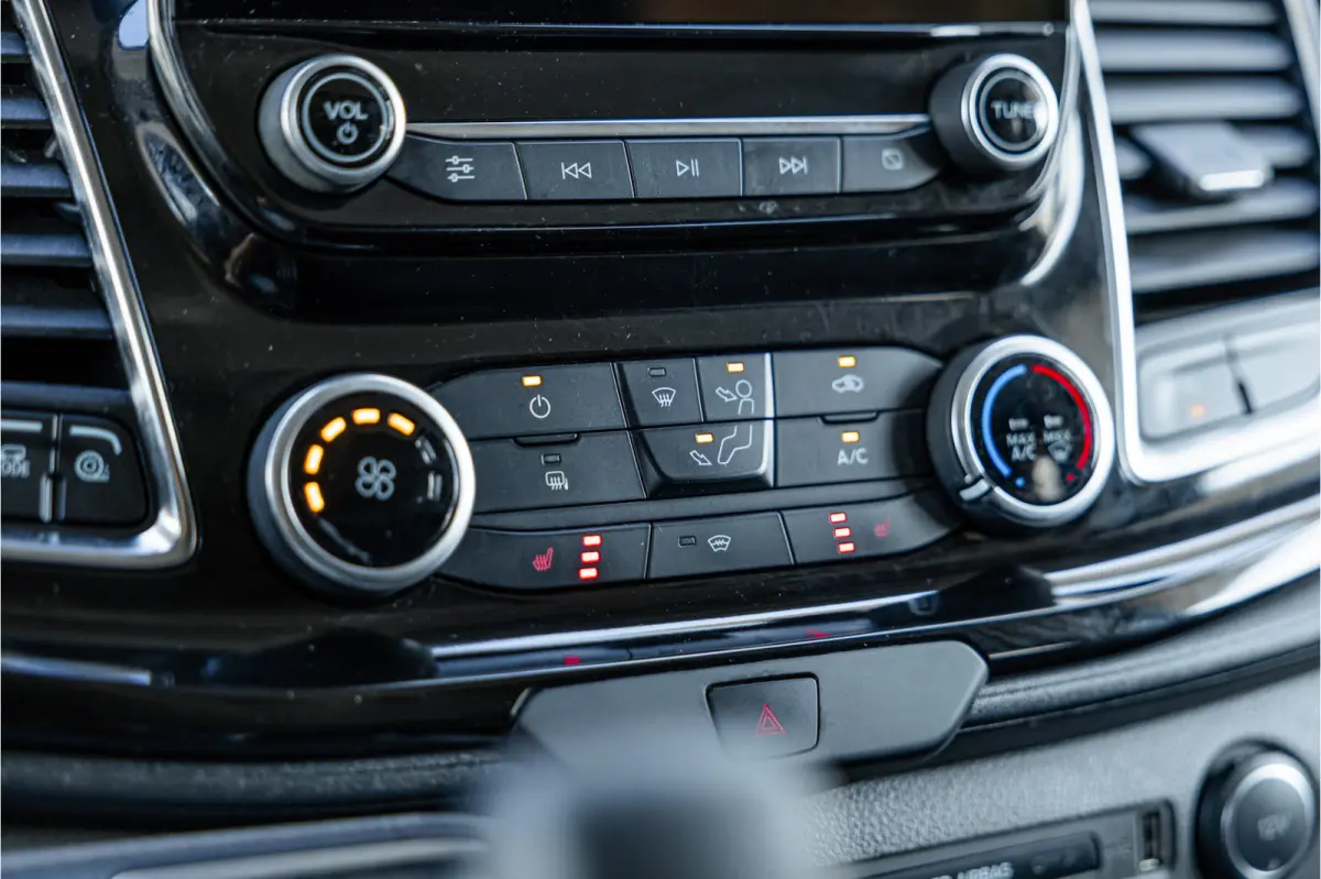 320 2.0 TDCI 170 PK L2H1 Limited DC | ACC | Navigatie | CarPlay | Camera | Trekhaak | Stoelverwarming | L+R Schuifdeur | Dodehoek | DAB | Dubbel cabine | Nieuwe APK | Euro 6
