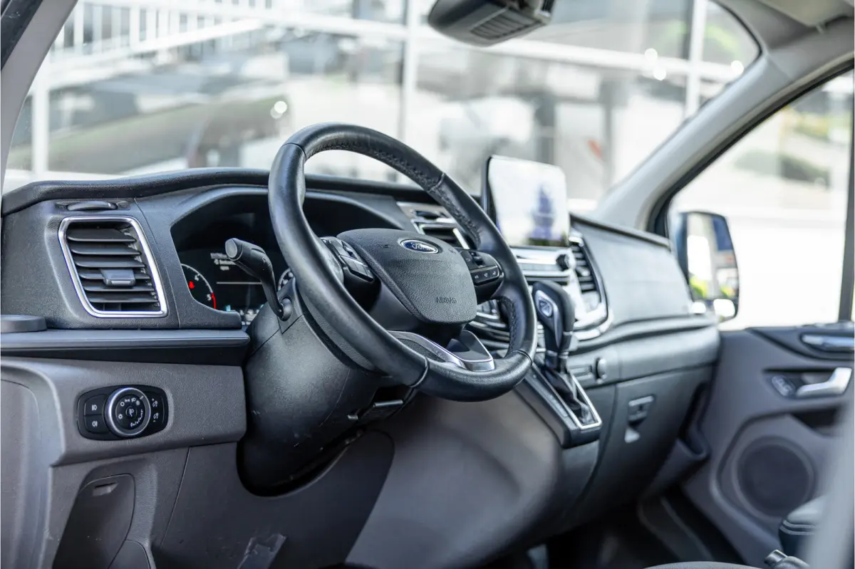 320 2.0 TDCI 170 PK L2H1 Limited DC | ACC | Navigatie | CarPlay | Camera | Trekhaak | Stoelverwarming | L+R Schuifdeur | Dodehoek | DAB | Dubbel cabine | Nieuwe APK | Euro 6