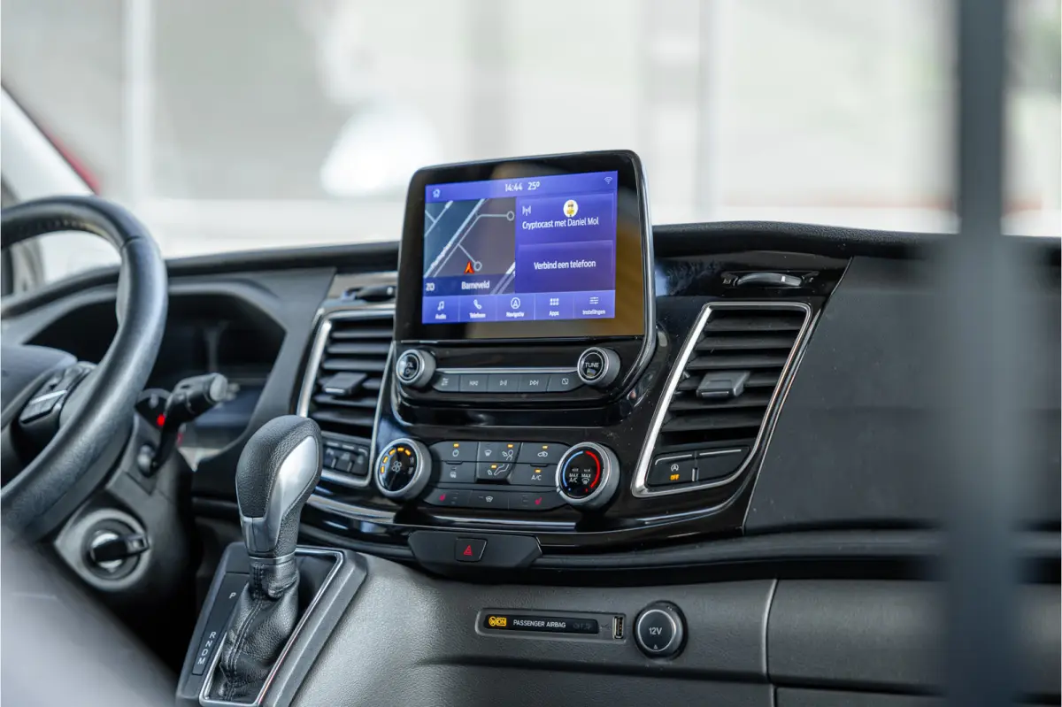320 2.0 TDCI 170 PK L2H1 Limited DC | ACC | Navigatie | CarPlay | Camera | Trekhaak | Stoelverwarming | L+R Schuifdeur | Dodehoek | DAB | Dubbel cabine | Nieuwe APK | Euro 6