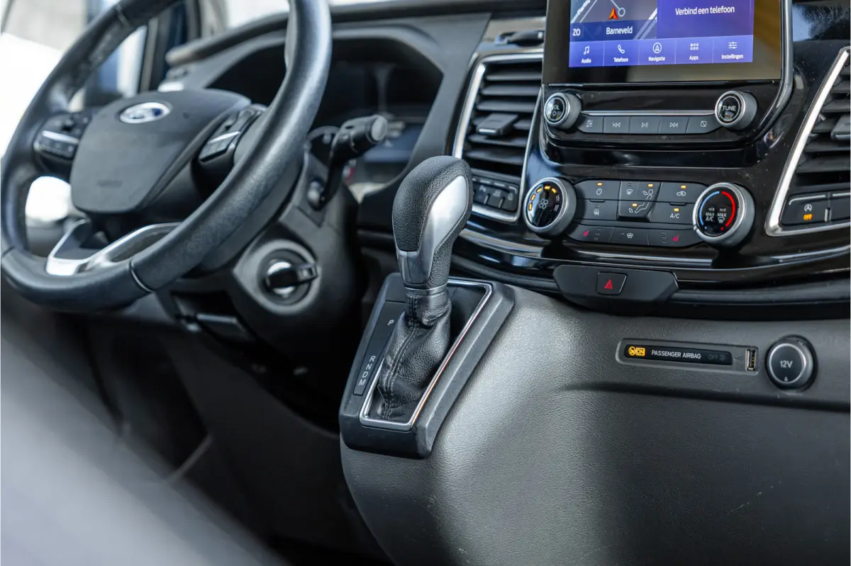 320 2.0 TDCI 170 PK L2H1 Limited DC | ACC | Navigatie | CarPlay | Camera | Trekhaak | Stoelverwarming | L+R Schuifdeur | Dodehoek | DAB | Dubbel cabine | Nieuwe APK | Euro 6