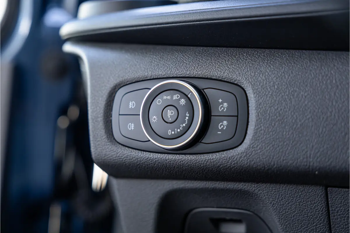 320 2.0 TDCI 170 PK L2H1 Limited DC | ACC | Navigatie | CarPlay | Camera | Trekhaak | Stoelverwarming | L+R Schuifdeur | Dodehoek | DAB | Dubbel cabine | Nieuwe APK | Euro 6