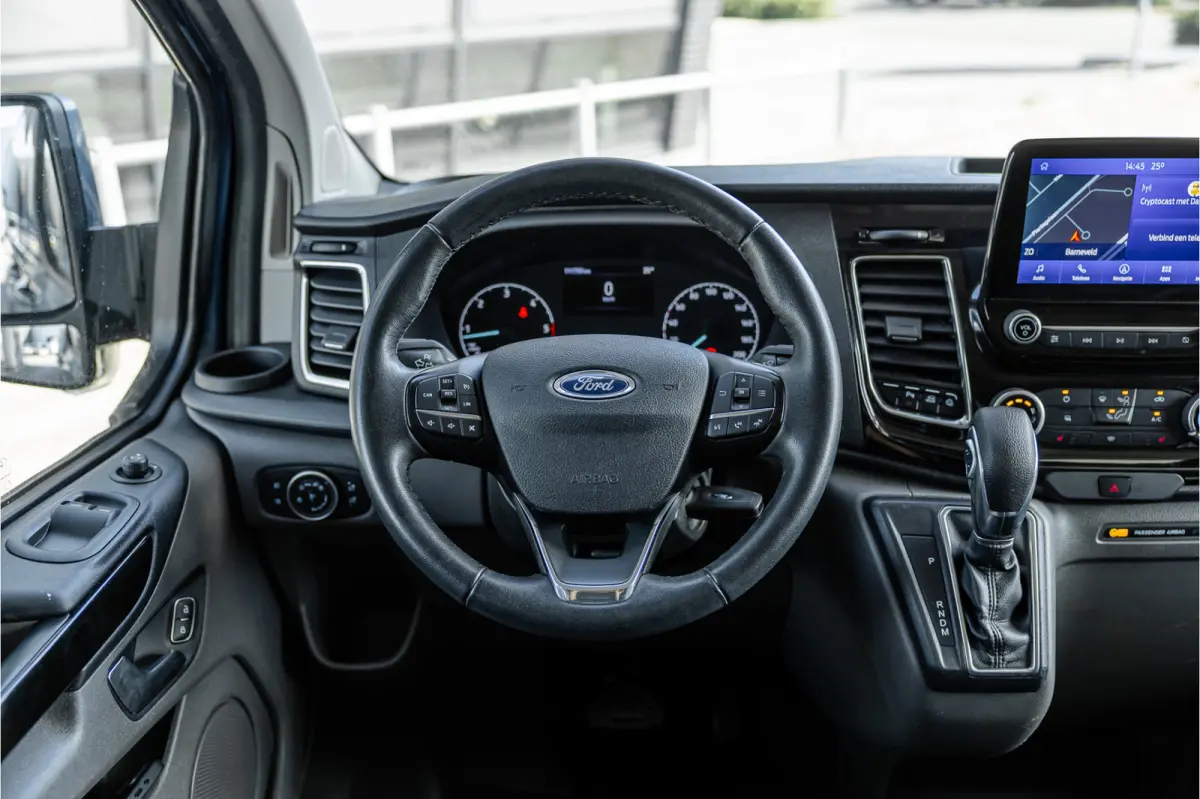 320 2.0 TDCI 170 PK L2H1 Limited DC | ACC | Navigatie | CarPlay | Camera | Trekhaak | Stoelverwarming | L+R Schuifdeur | Dodehoek | DAB | Dubbel cabine | Nieuwe APK | Euro 6