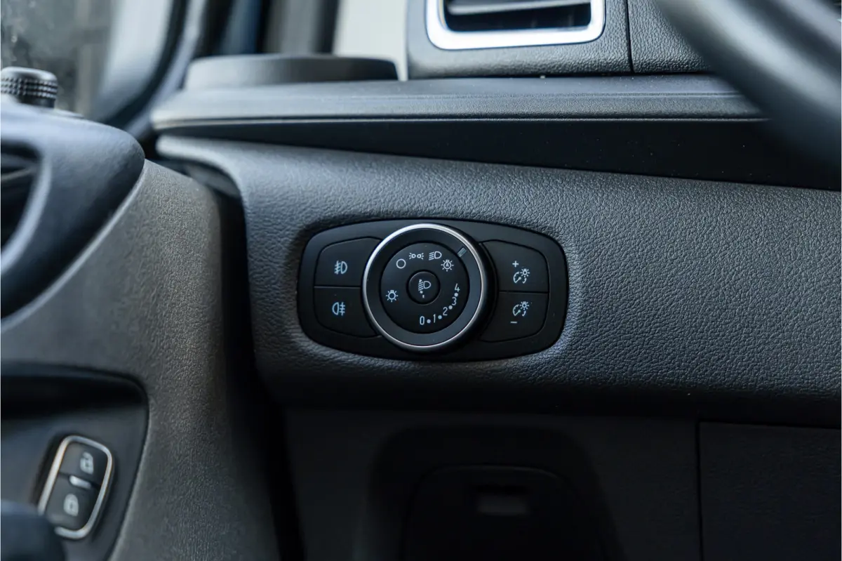 320 2.0 TDCI 170 PK L2H1 Limited DC | ACC | Navigatie | CarPlay | Camera | Trekhaak | Stoelverwarming | L+R Schuifdeur | Dodehoek | DAB | Dubbel cabine | Nieuwe APK | Euro 6