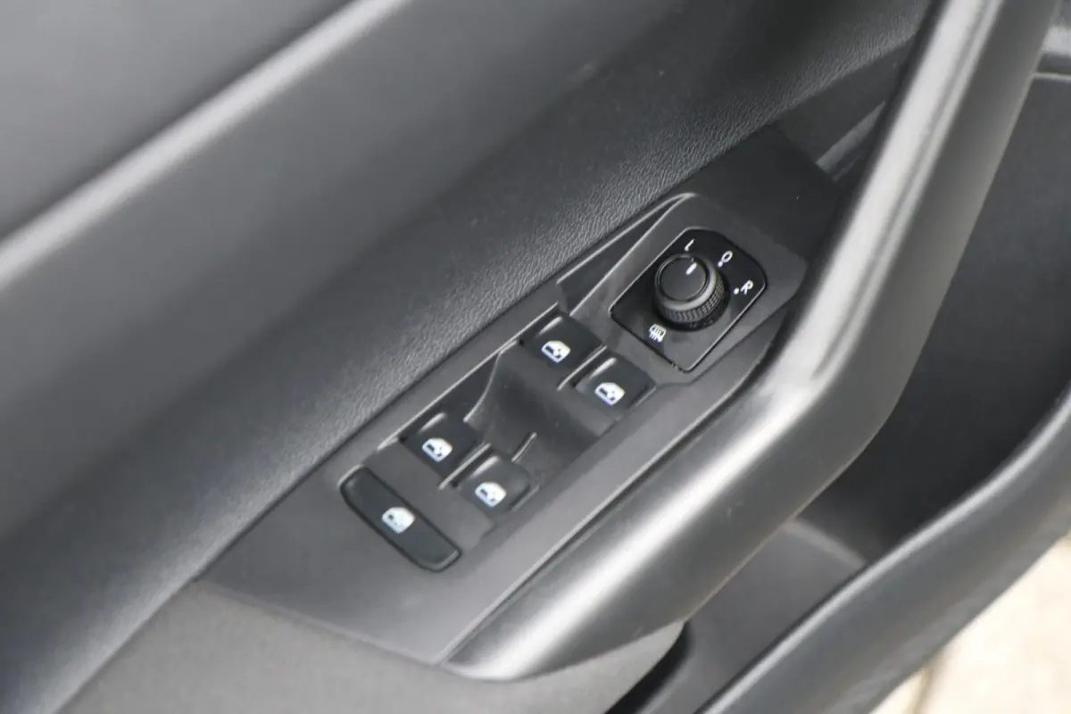 1.0 TSI 95pk Life | Achteruitrijcamera | App Connect | Airco