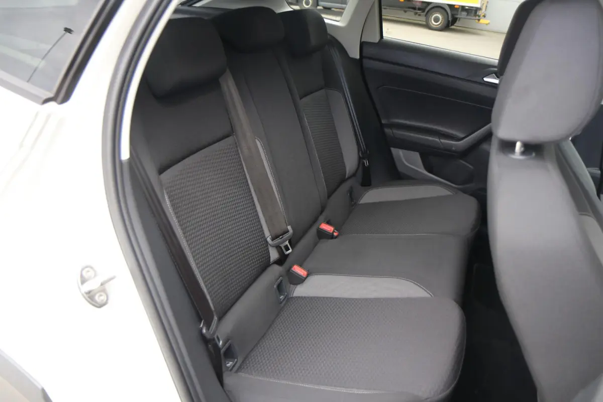 1.0 TSI 95pk Life | Achteruitrijcamera | App Connect | Airco
