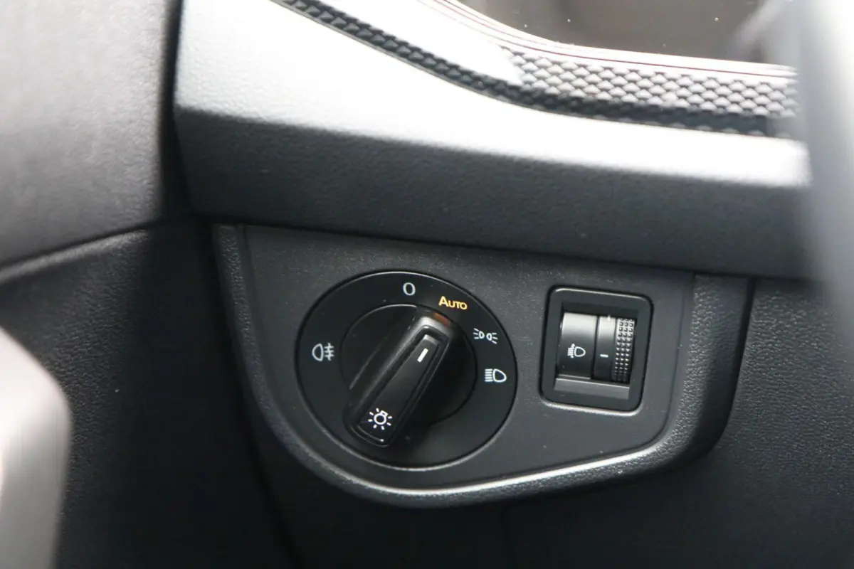 1.0 TSI 95pk Life | Achteruitrijcamera | App Connect | Airco