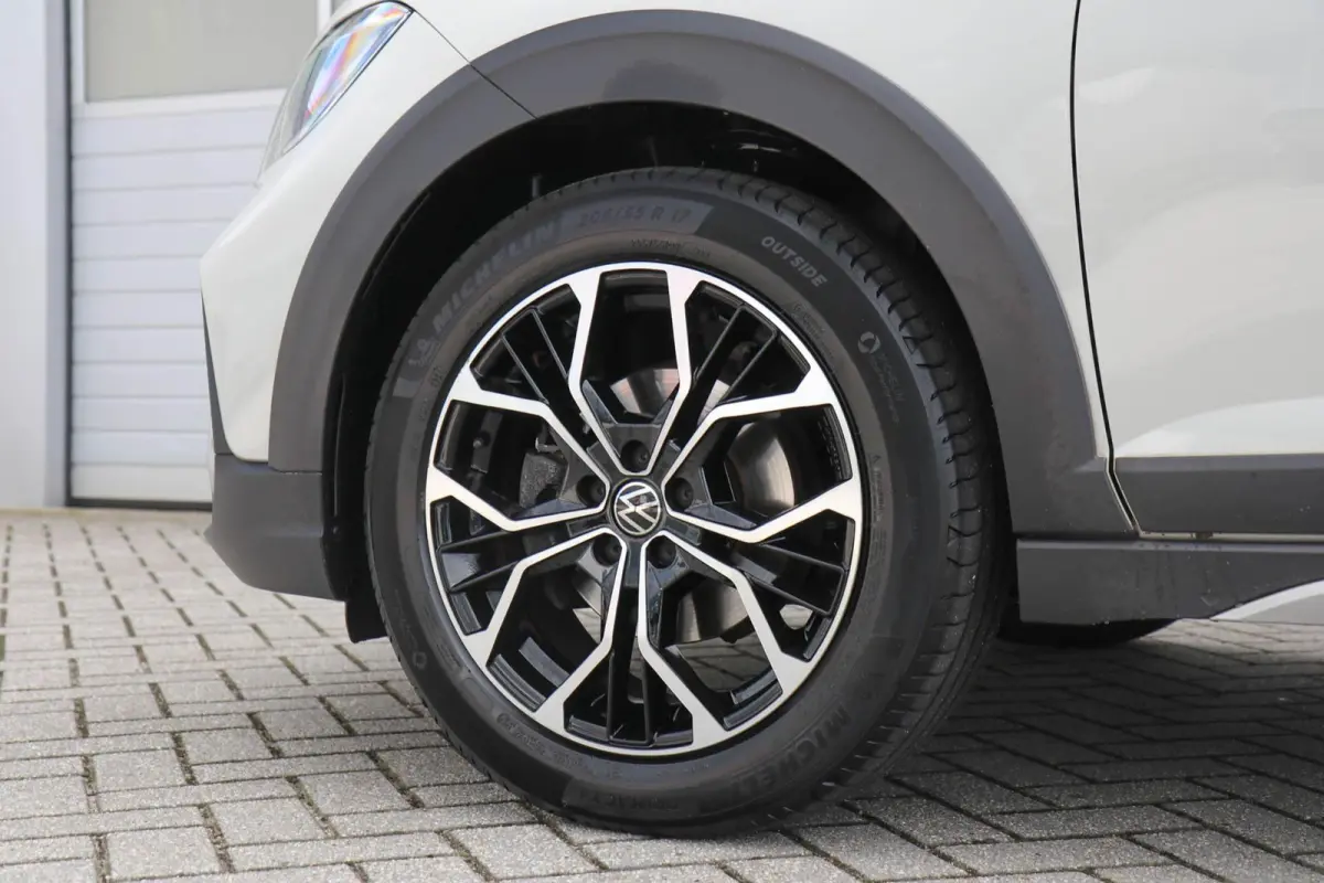 1.0 TSI 95pk Life | Achteruitrijcamera | App Connect | Airco