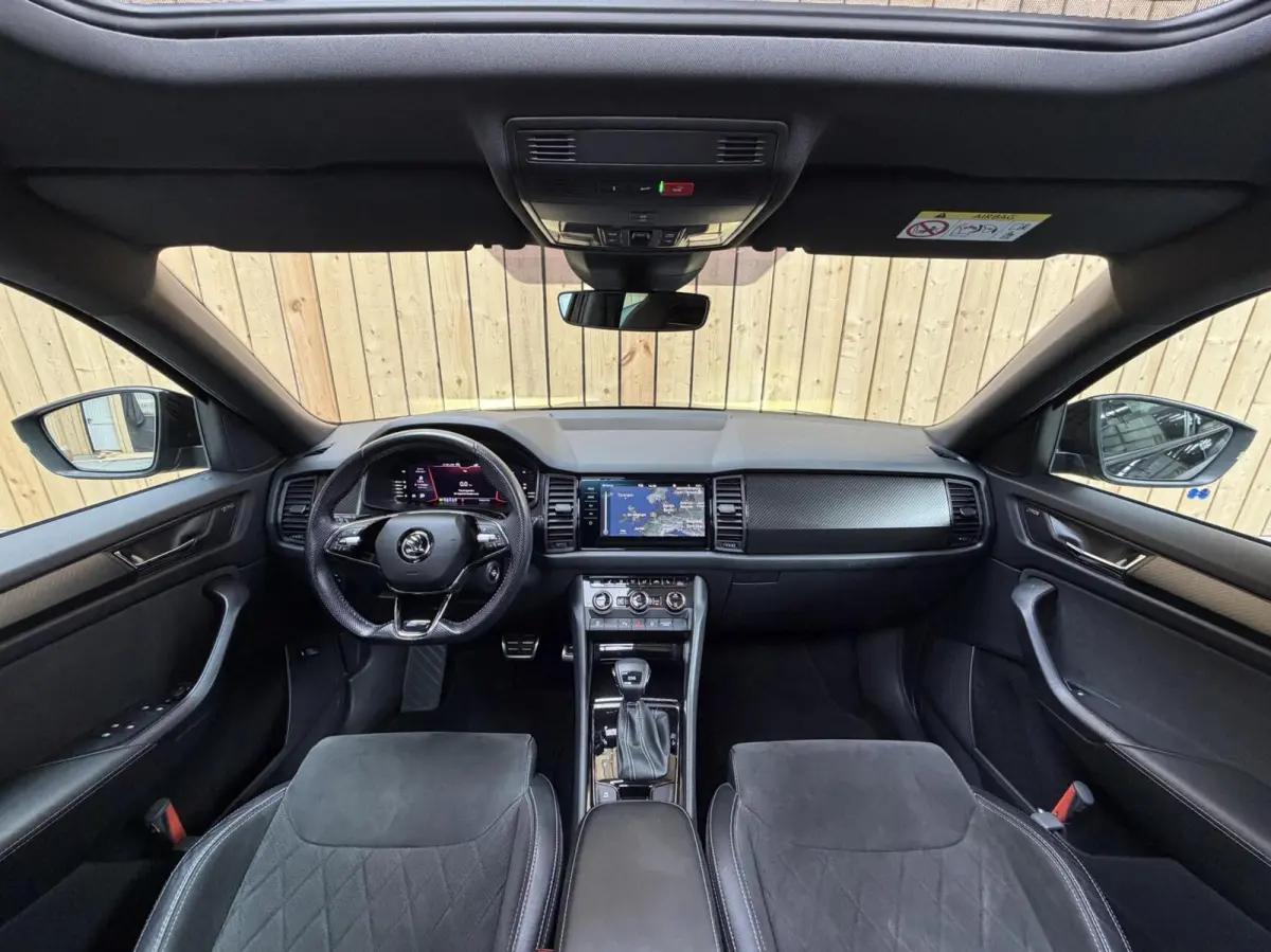 1.5 TSI Sportline Business 7 persoons Automaat | Achteruitrijcamera | Apple CarPlay/Android Auto | Cruise & climate control | LED koplampen | Navigatiesysteem groot | Voor- en achter stoelen
