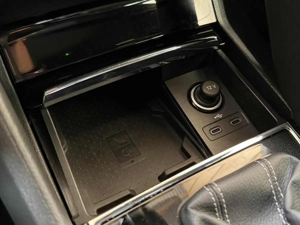 1.5 TSI Sportline Business 7 persoons Automaat | Achteruitrijcamera | Apple CarPlay/Android Auto | Cruise & climate control | LED koplampen | Navigatiesysteem groot | Voor- en achter stoelen