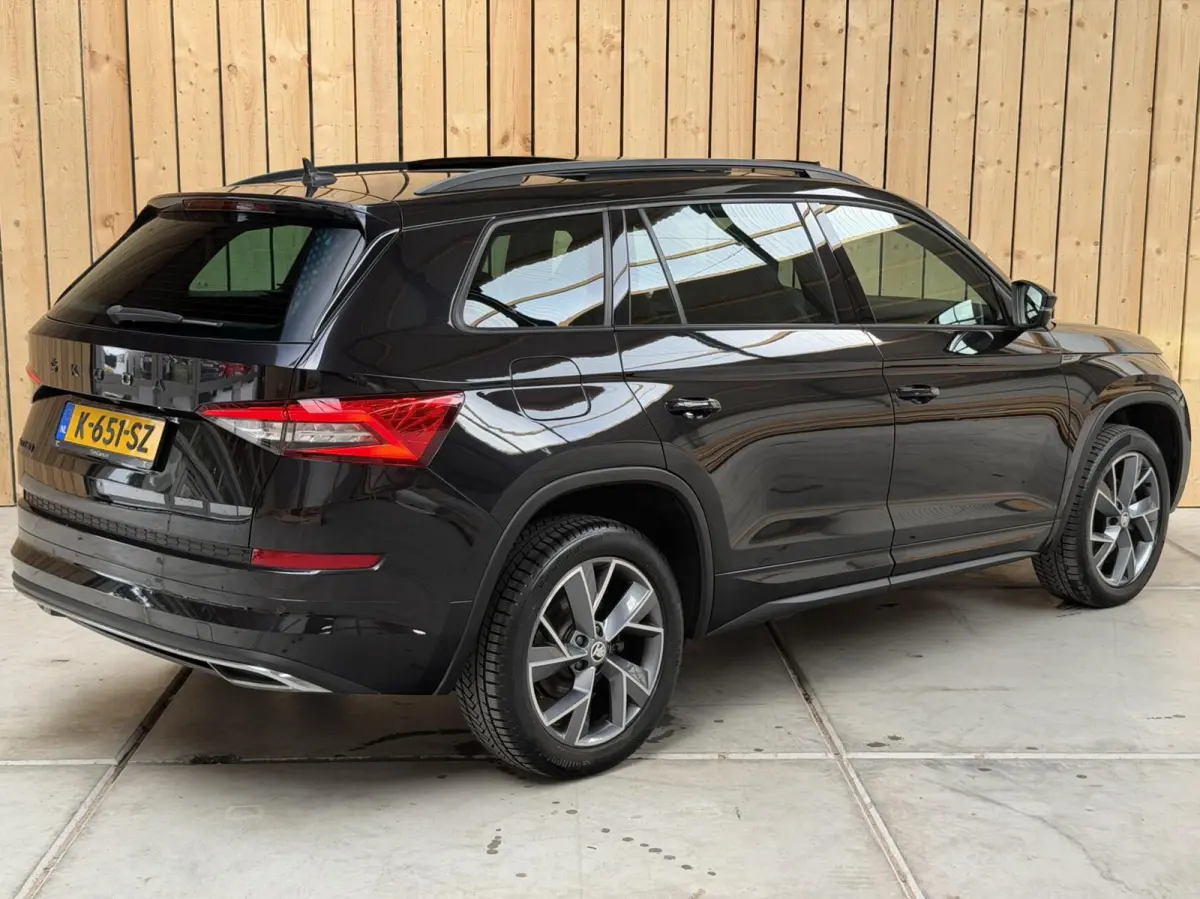 1.5 TSI Sportline Business 7 persoons Automaat | Achteruitrijcamera | Apple CarPlay/Android Auto | Cruise & climate control | LED koplampen | Navigatiesysteem groot | Voor- en achter stoelen