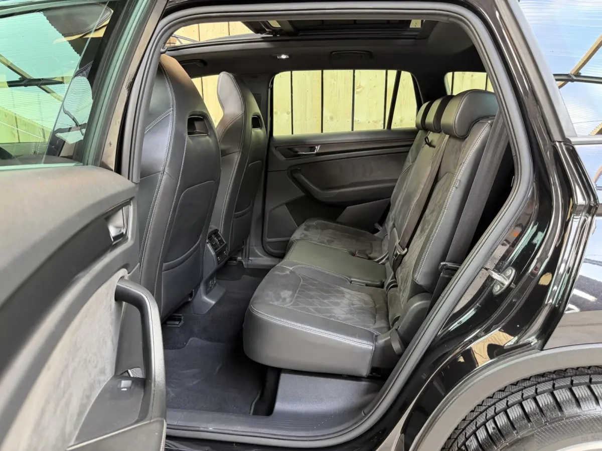 1.5 TSI Sportline Business 7 persoons Automaat | Achteruitrijcamera | Apple CarPlay/Android Auto | Cruise & climate control | LED koplampen | Navigatiesysteem groot | Voor- en achter stoelen