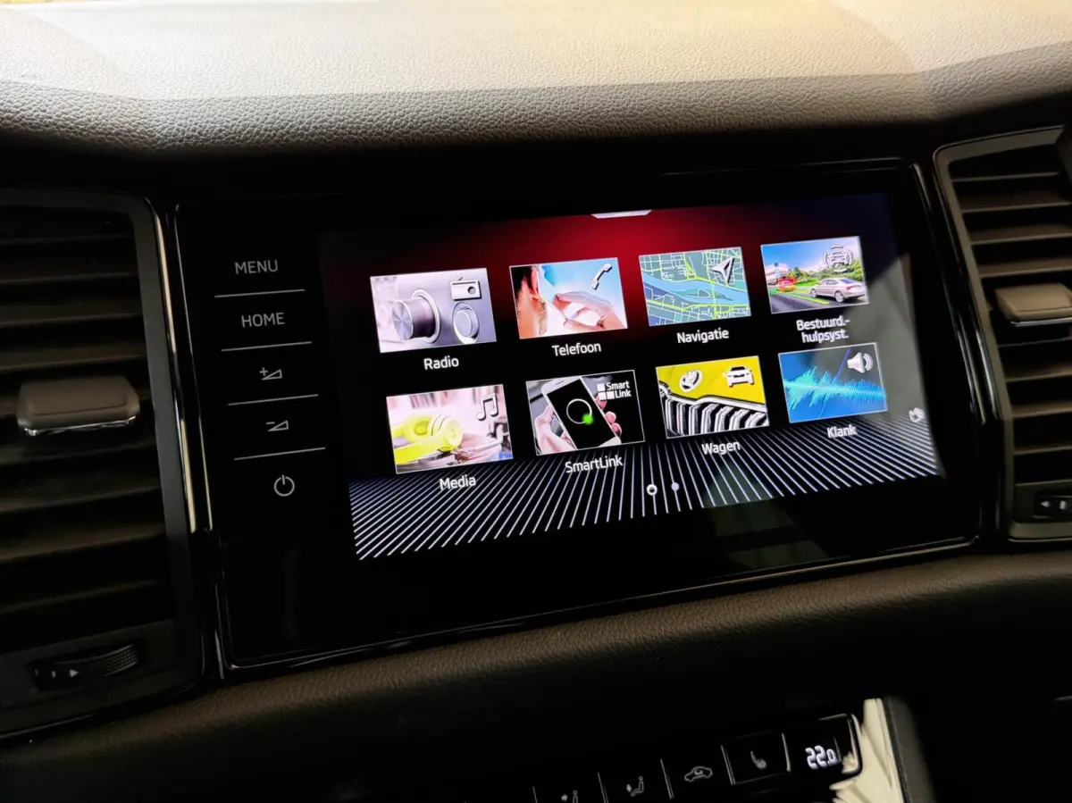 1.5 TSI Sportline Business 7 persoons Automaat | Achteruitrijcamera | Apple CarPlay/Android Auto | Cruise & climate control | LED koplampen | Navigatiesysteem groot | Voor- en achter stoelen