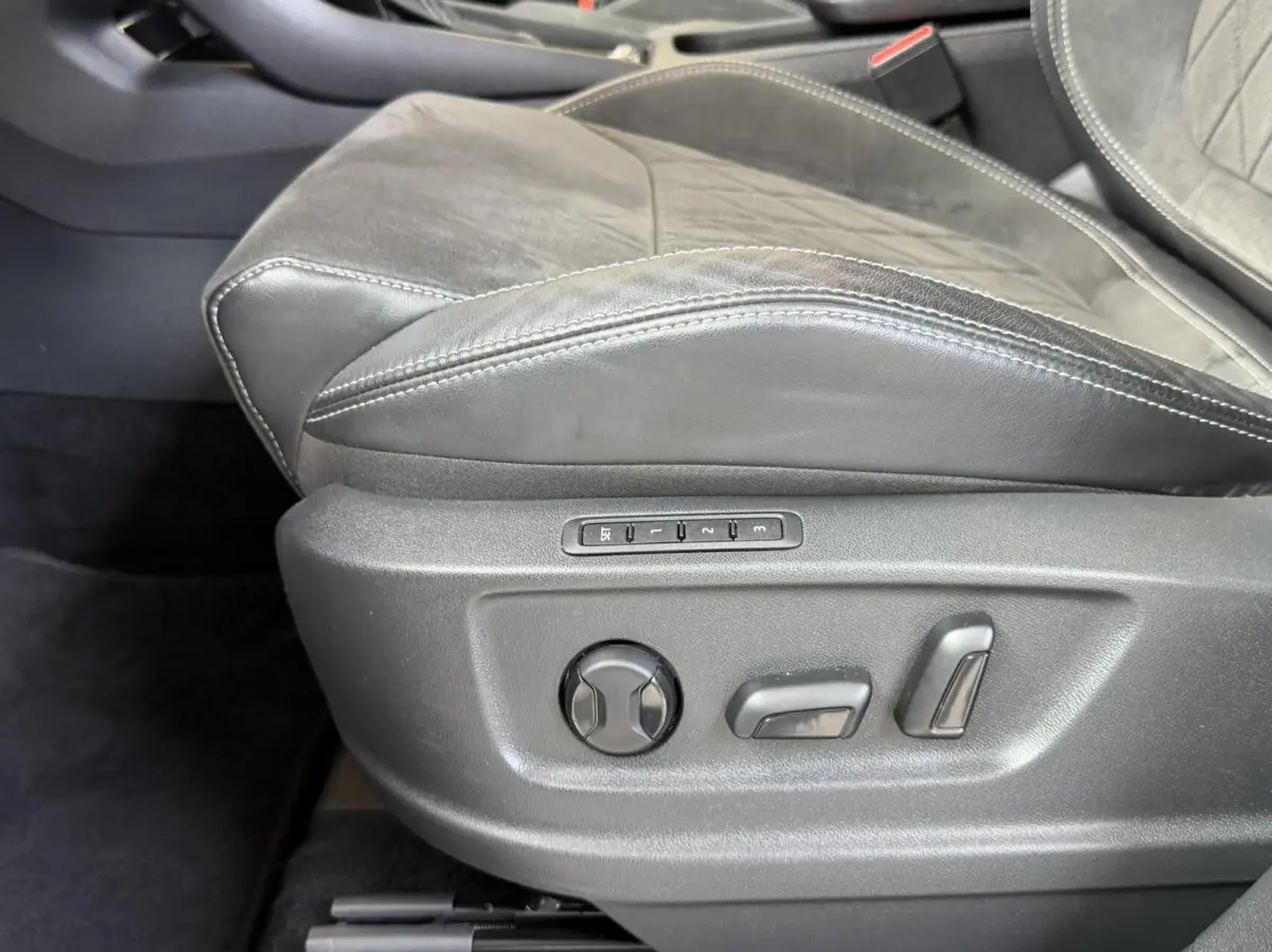 1.5 TSI Sportline Business 7 persoons Automaat | Achteruitrijcamera | Apple CarPlay/Android Auto | Cruise & climate control | LED koplampen | Navigatiesysteem groot | Voor- en achter stoelen