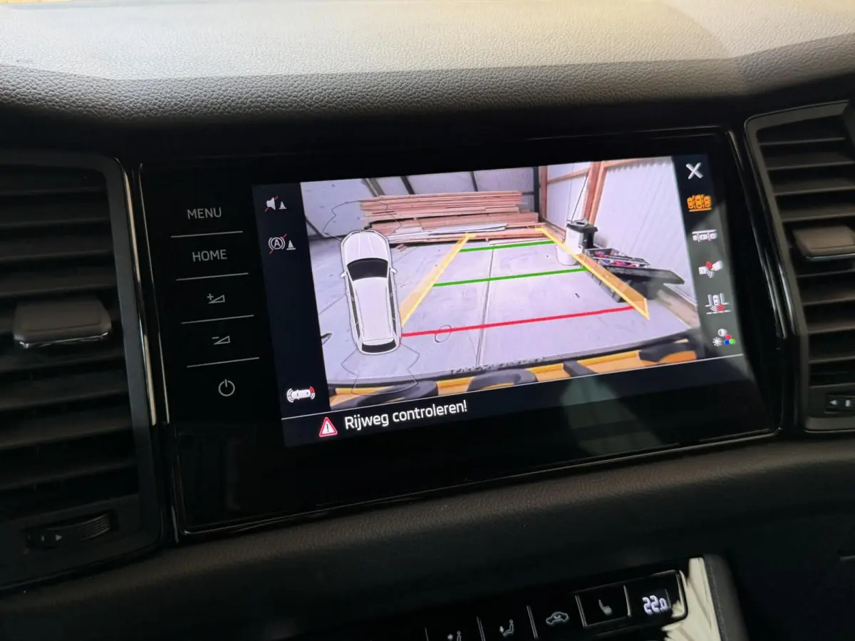1.5 TSI Sportline Business 7 persoons Automaat | Achteruitrijcamera | Apple CarPlay/Android Auto | Cruise & climate control | LED koplampen | Navigatiesysteem groot | Voor- en achter stoelen