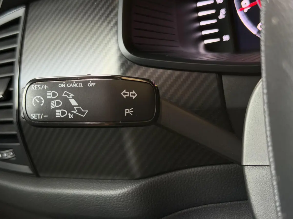 1.5 TSI Sportline Business 7 persoons Automaat | Achteruitrijcamera | Apple CarPlay/Android Auto | Cruise & climate control | LED koplampen | Navigatiesysteem groot | Voor- en achter stoelen