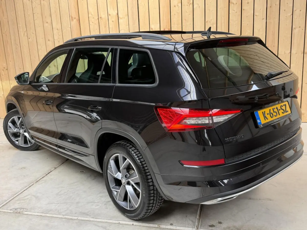 1.5 TSI Sportline Business 7 persoons Automaat | Achteruitrijcamera | Apple CarPlay/Android Auto | Cruise & climate control | LED koplampen | Navigatiesysteem groot | Voor- en achter stoelen