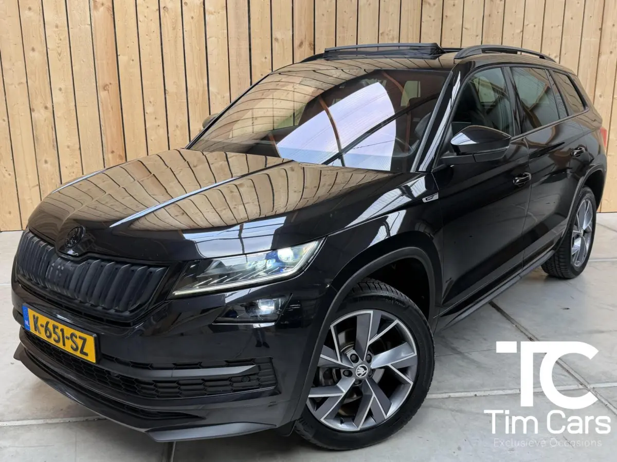 1.5 TSI Sportline Business 7 persoons Automaat | Achteruitrijcamera | Apple CarPlay/Android Auto | Cruise & climate control | LED koplampen | Navigatiesysteem groot | Voor- en achter stoelen