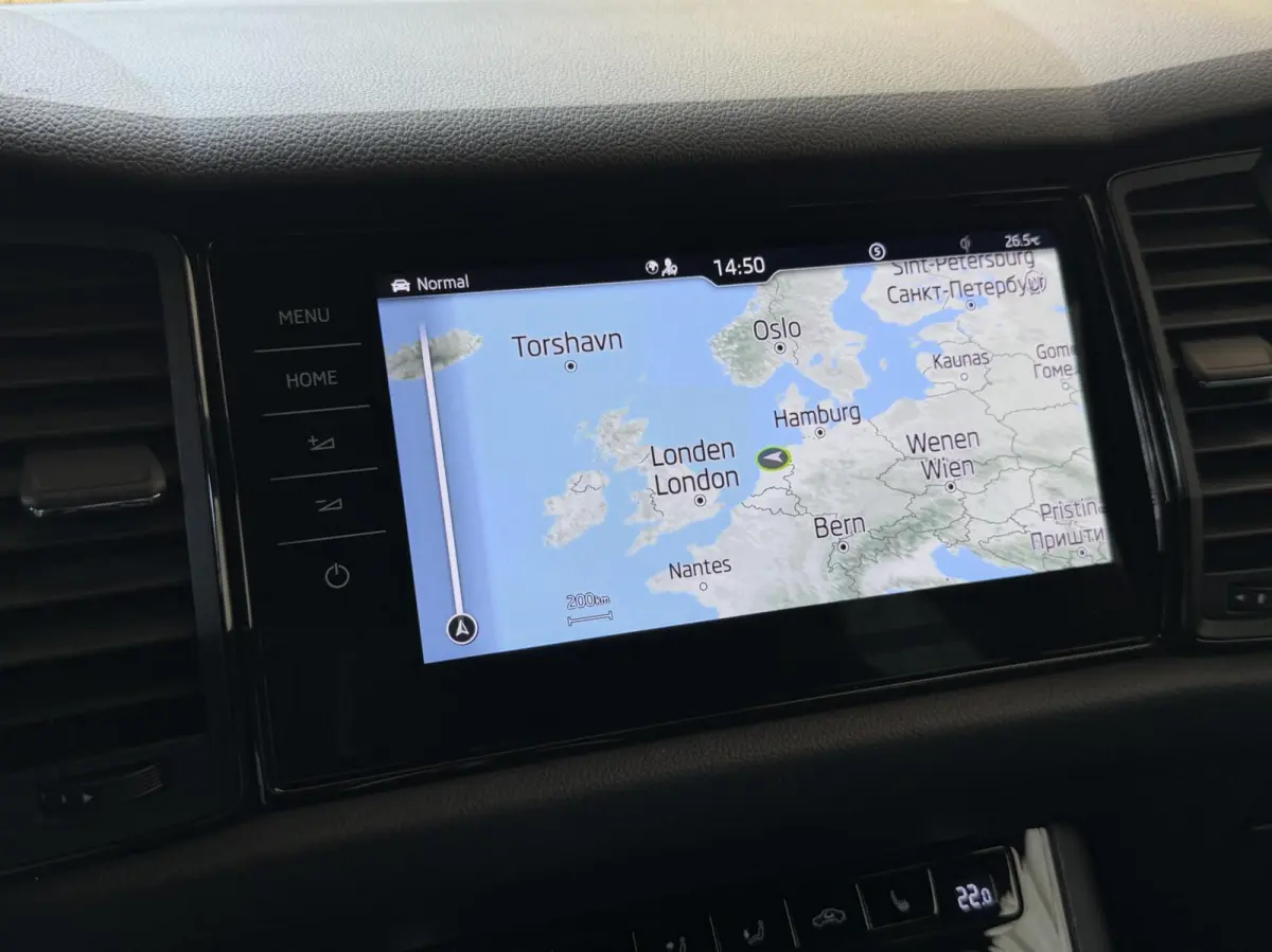 1.5 TSI Sportline Business 7 persoons Automaat | Achteruitrijcamera | Apple CarPlay/Android Auto | Cruise & climate control | LED koplampen | Navigatiesysteem groot | Voor- en achter stoelen