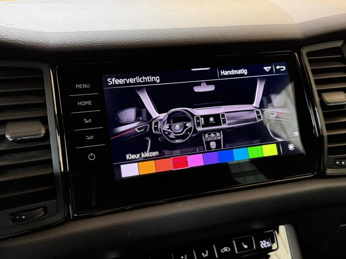 1.5 TSI Sportline Business 7 persoons Automaat | Achteruitrijcamera | Apple CarPlay/Android Auto | Cruise & climate control | LED koplampen | Navigatiesysteem groot | Voor- en achter stoelen
