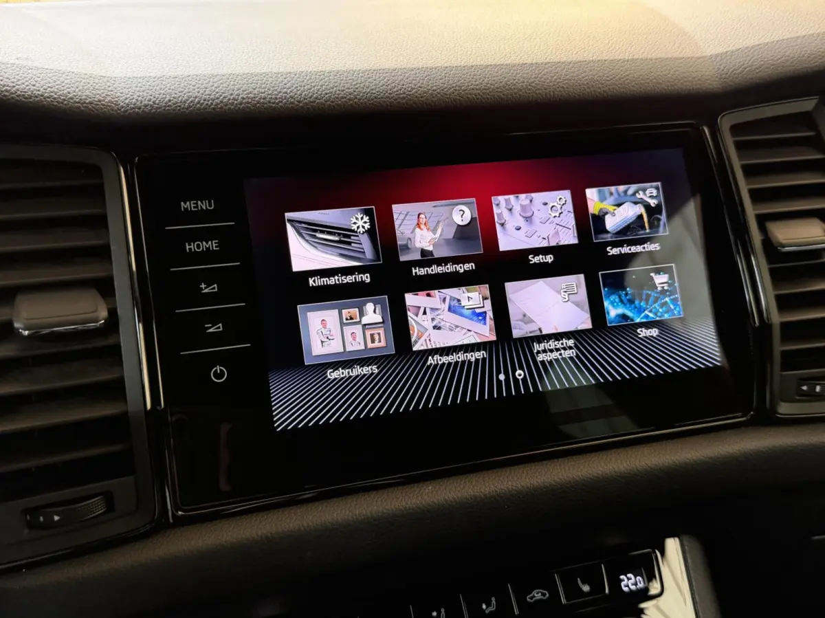 1.5 TSI Sportline Business 7 persoons Automaat | Achteruitrijcamera | Apple CarPlay/Android Auto | Cruise & climate control | LED koplampen | Navigatiesysteem groot | Voor- en achter stoelen