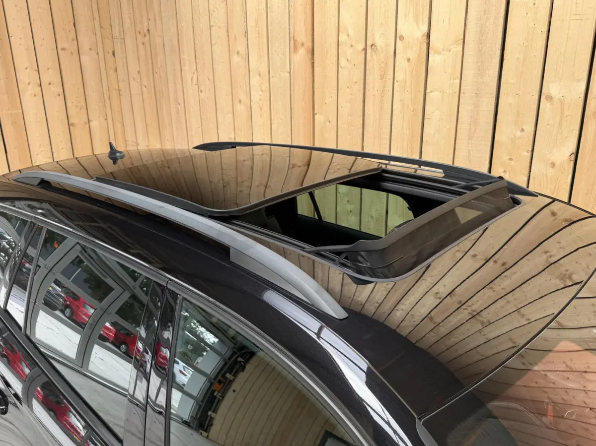 1.5 TSI Sportline Business 7 persoons Automaat | Achteruitrijcamera | Apple CarPlay/Android Auto | Cruise & climate control | LED koplampen | Navigatiesysteem groot | Voor- en achter stoelen