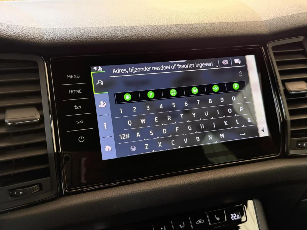 1.5 TSI Sportline Business 7 persoons Automaat | Achteruitrijcamera | Apple CarPlay/Android Auto | Cruise & climate control | LED koplampen | Navigatiesysteem groot | Voor- en achter stoelen