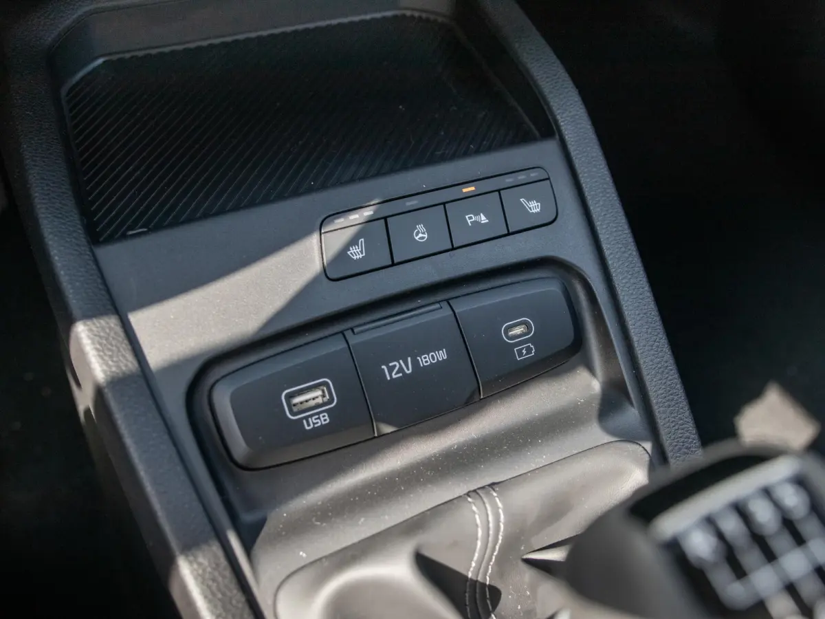 1.0 T-GDi MHEV DynamicLine | Navi. | Clima. | Parkeersensoren | Stoel&Stuur Verwarming | Dakrails