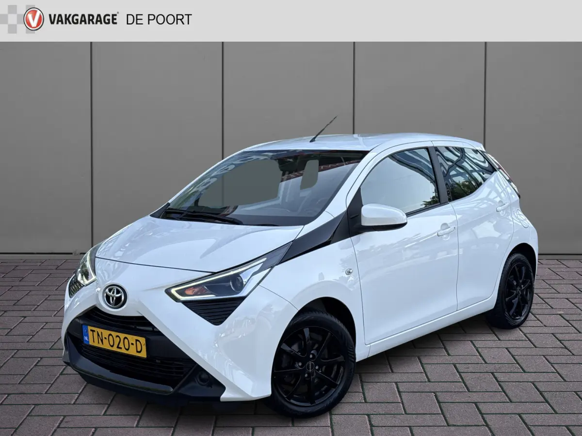 1.0 VVT-i x-play | Cruisec. | Camera | Airco | Carplay | Sportvelgen