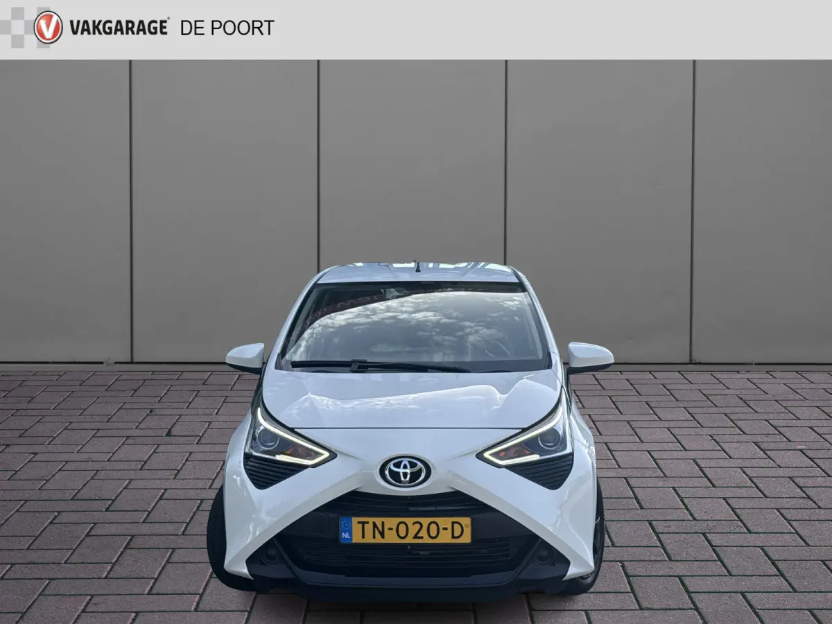 1.0 VVT-i x-play | Cruisec. | Camera | Airco | Carplay | Sportvelgen