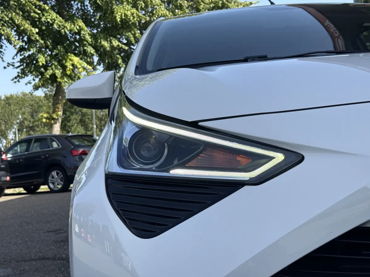 1.0 VVT-i x-play | Cruisec. | Camera | Airco | Carplay | Sportvelgen