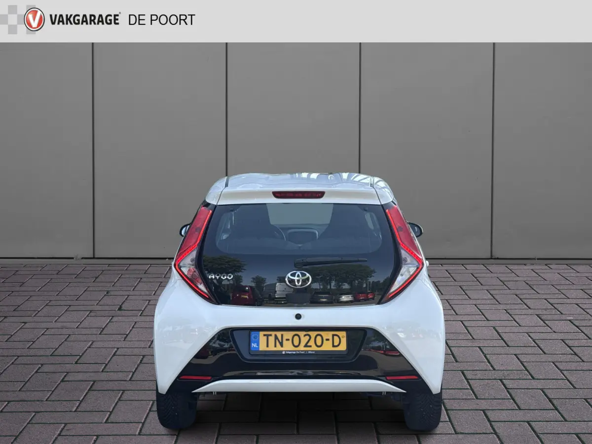 1.0 VVT-i x-play | Cruisec. | Camera | Airco | Carplay | Sportvelgen