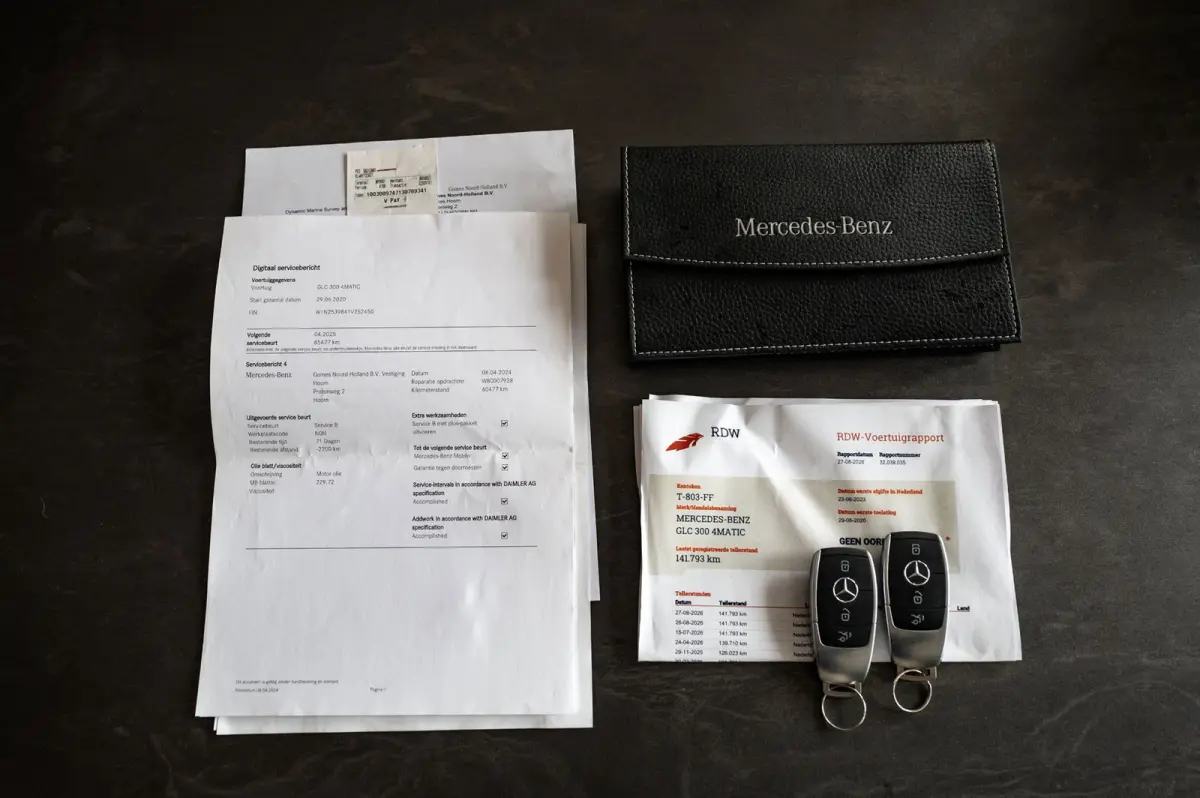 300 4MATIC Premium Plus Panoramadak I Trekhaak I Burmester I Led I Vol leder I HeadUp I Dealeronderhouden