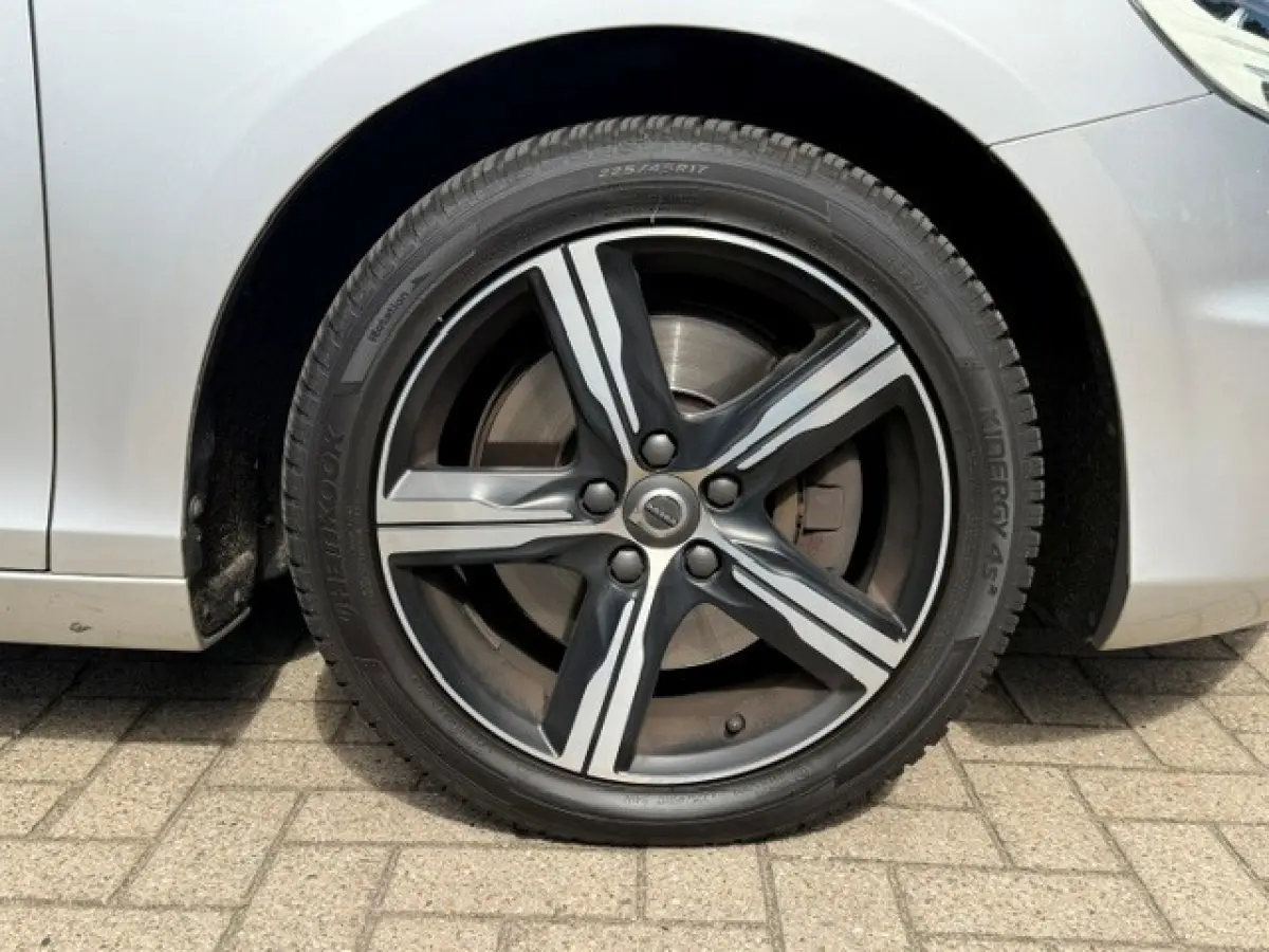 1.5 T2 R-Design Leer Clima Cruise Trekhaak LED